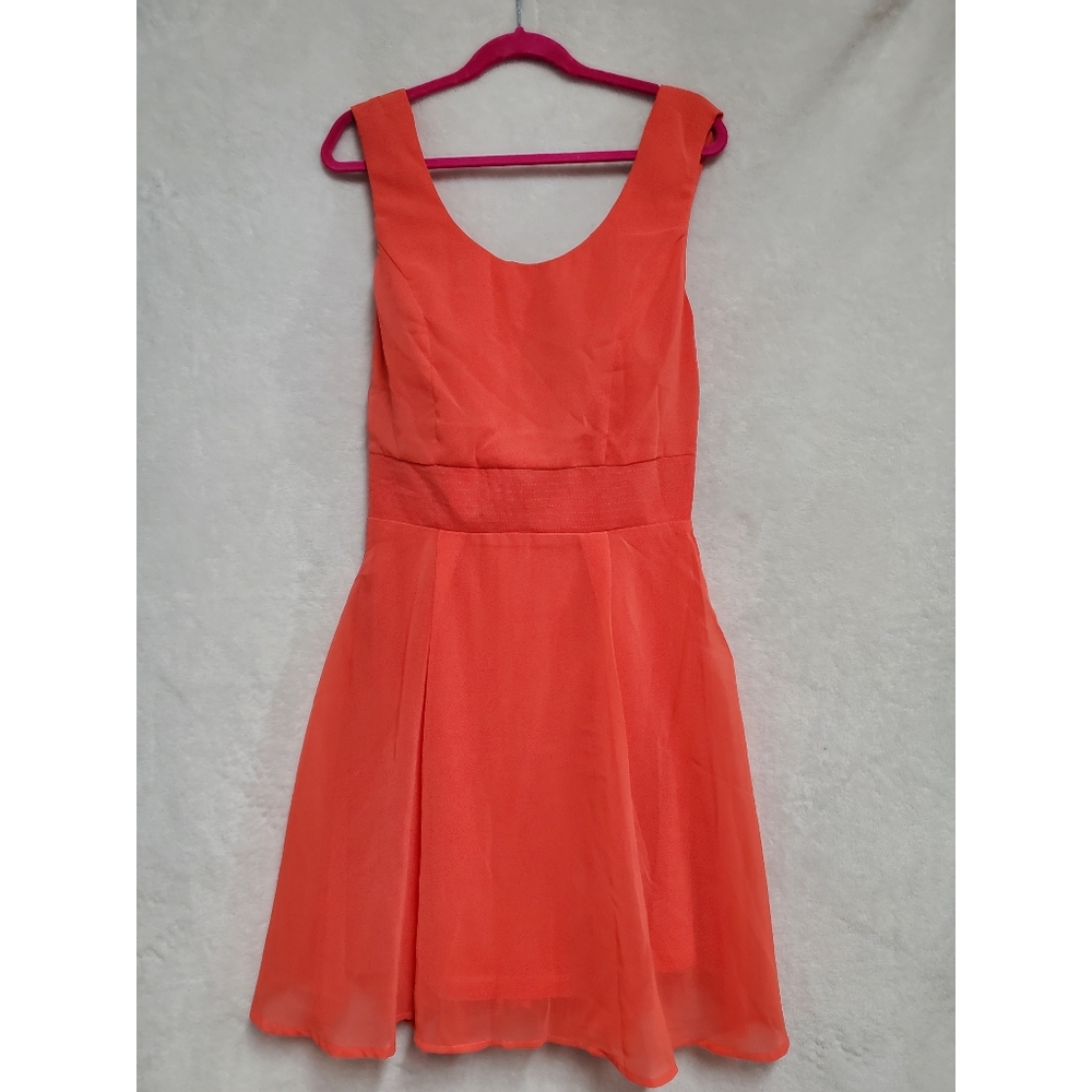 New Backless Pleaded Bow Clip Back Dress